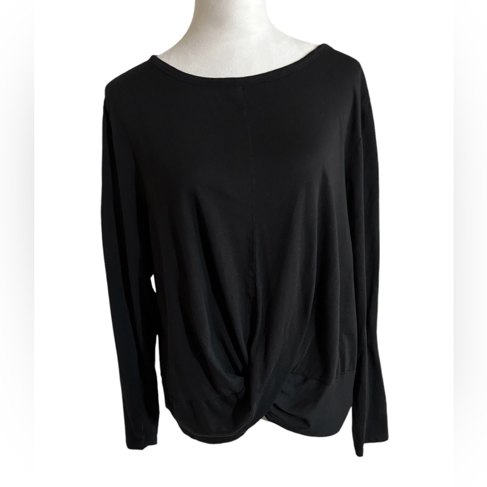 A very nice Torrid Active blouse that could go anywhere Plus Size 2X.